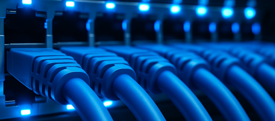 Implementación y despliegue de switches, routers, firewalls, VMware, Hyper-V y plataformas en la nube Azure y AWS